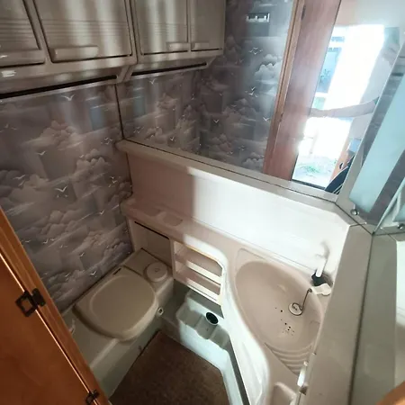 Caravan In The Backyard Sala