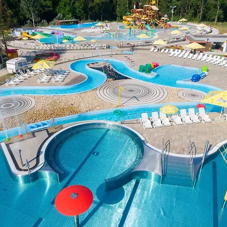 Luxe tent Caravan In The Backyard Sala